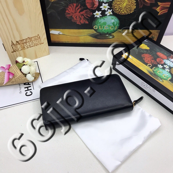 グッチ財布 レプリカ着用イメージ